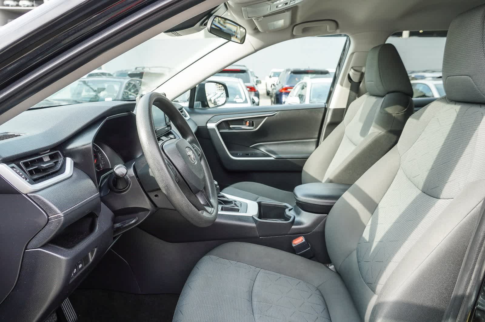 2022 Toyota RAV4 XLE 19