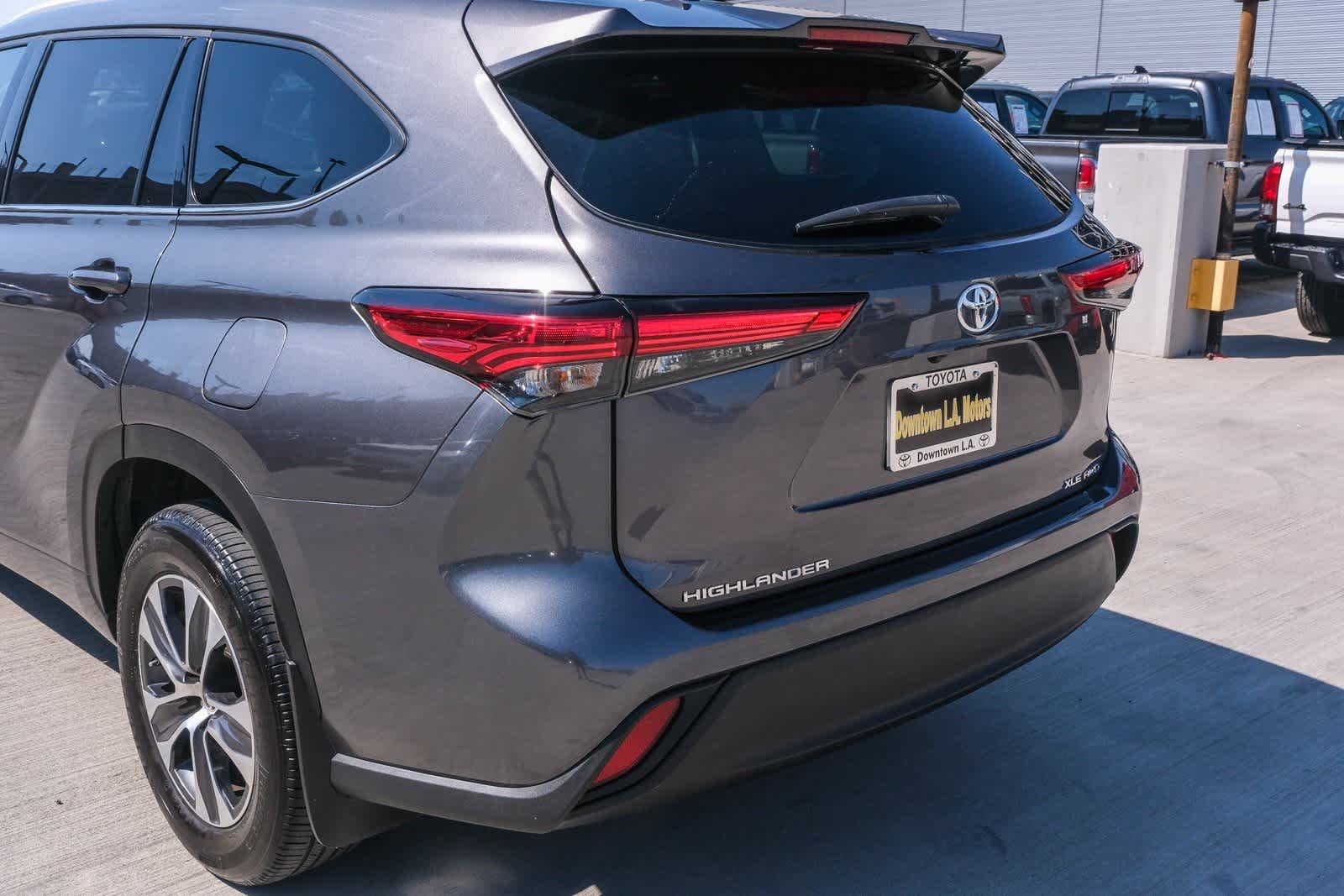 Thumbnail: 2022 Toyota Highlander - 8