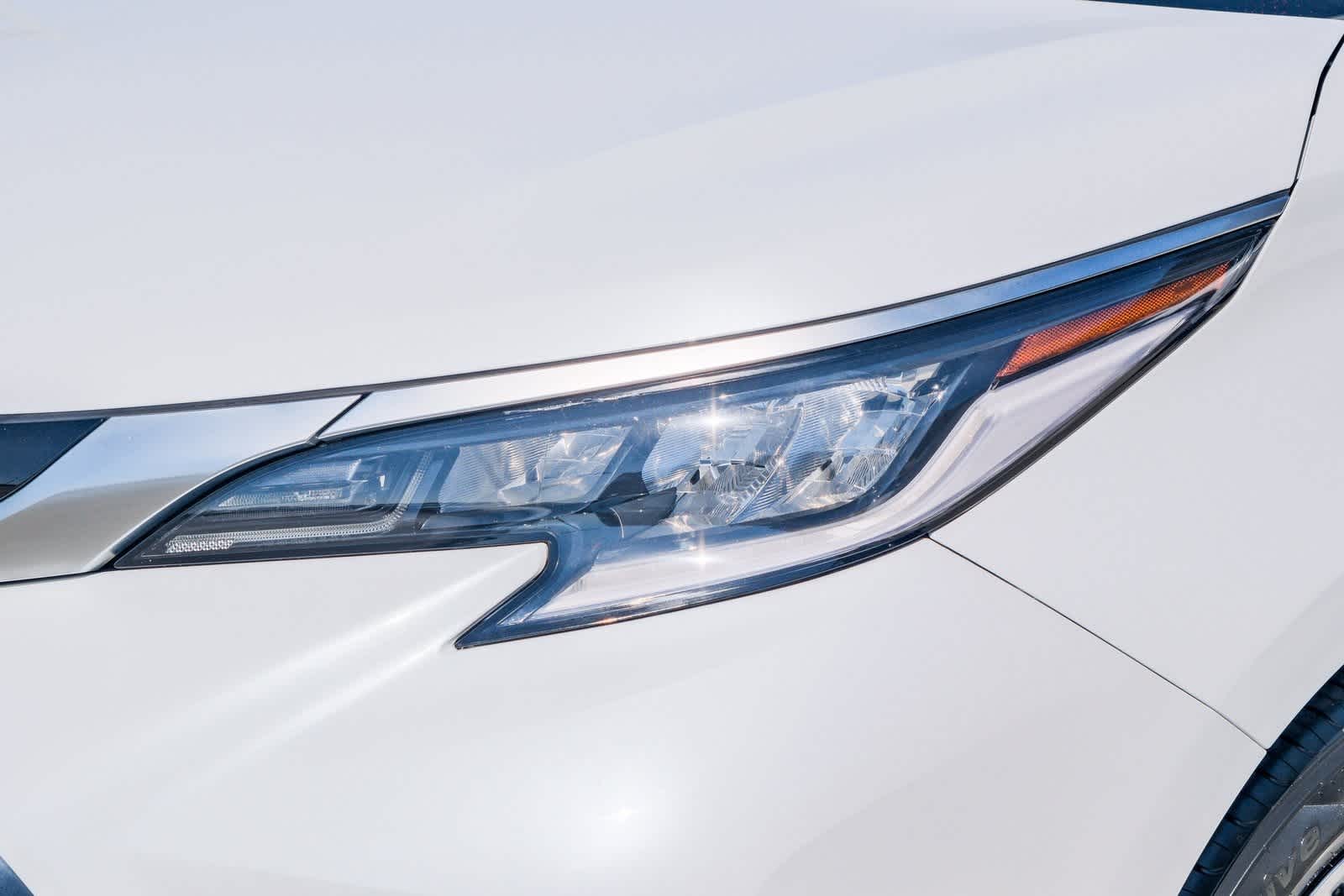 Thumbnail: 2023 Toyota Sienna - 10