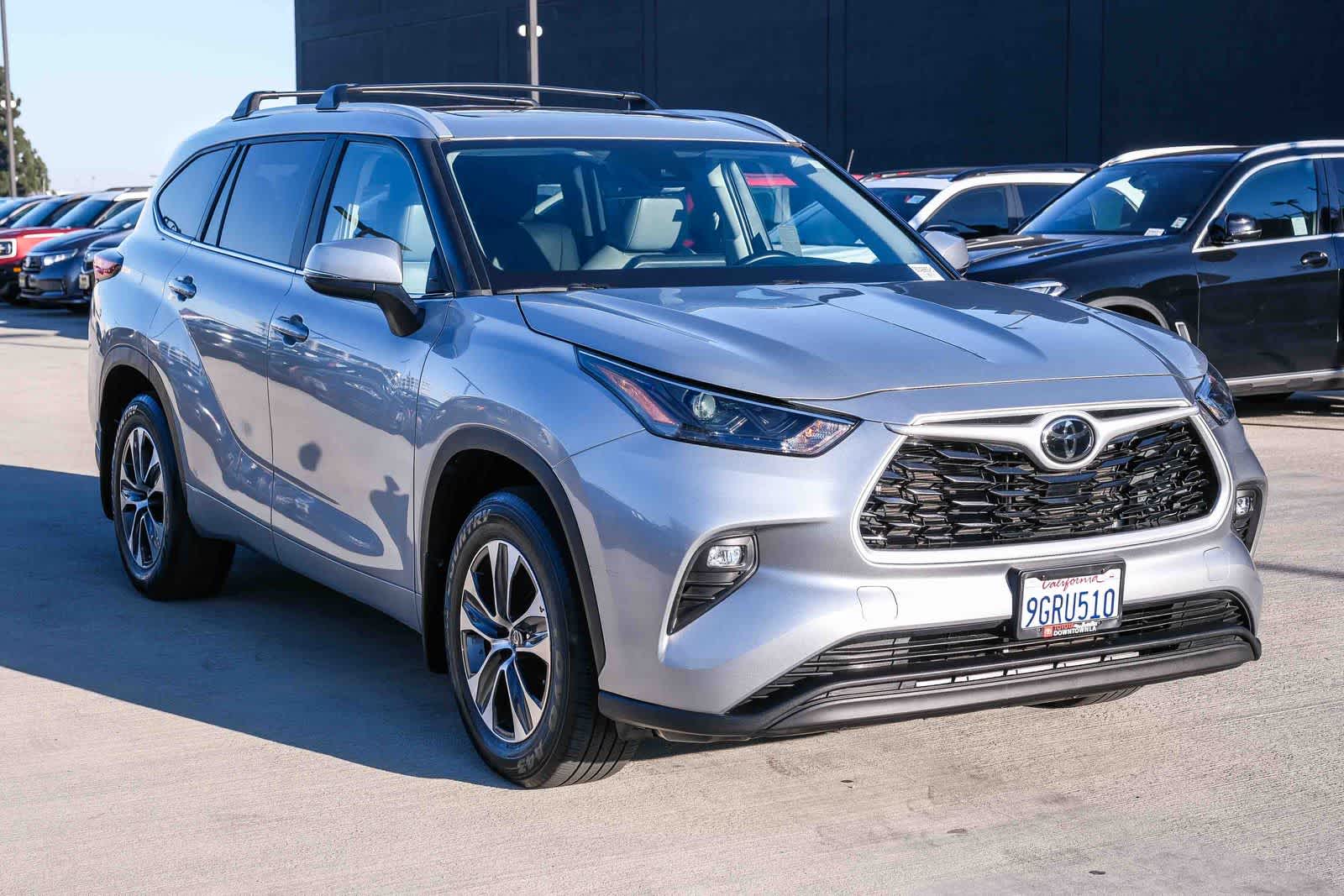 Thumbnail: 2023 Toyota Highlander - 3