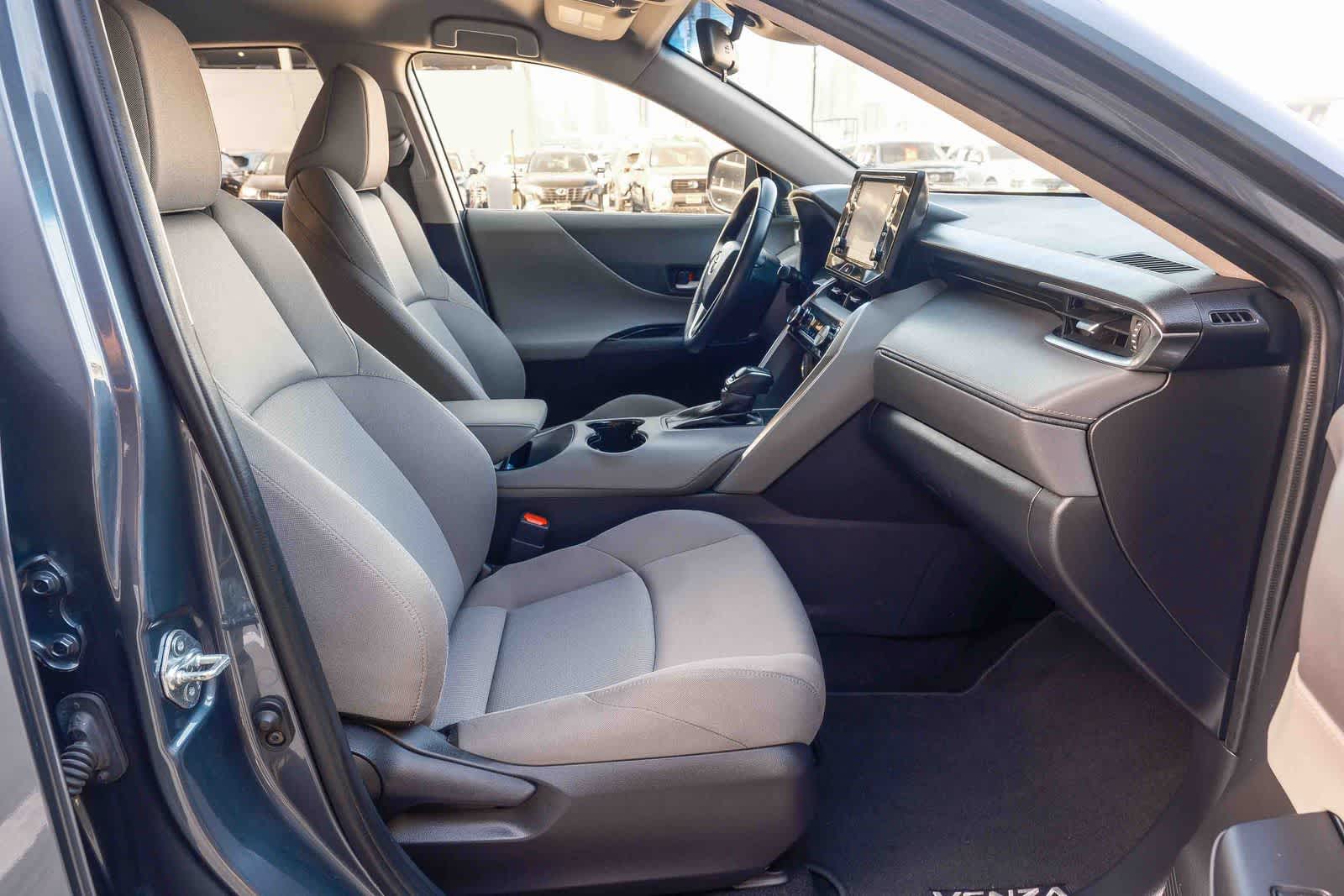 Thumbnail: 2022 Toyota Venza - 18