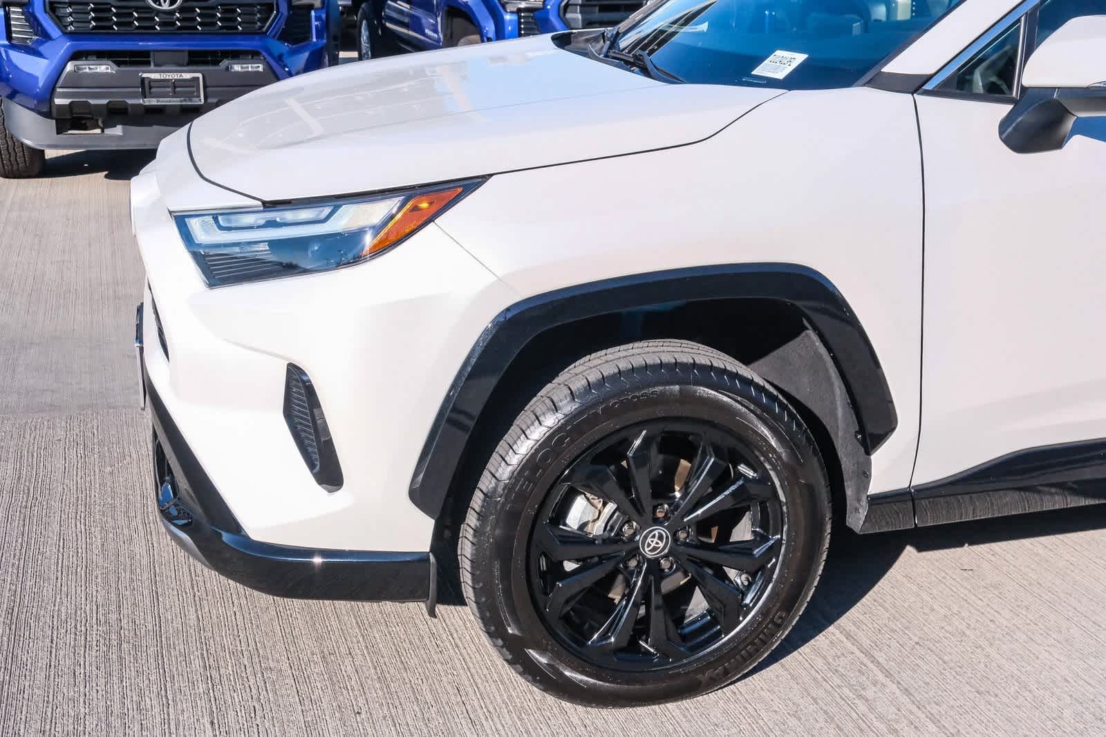 Thumbnail: 2022 Toyota RAV4 - 12
