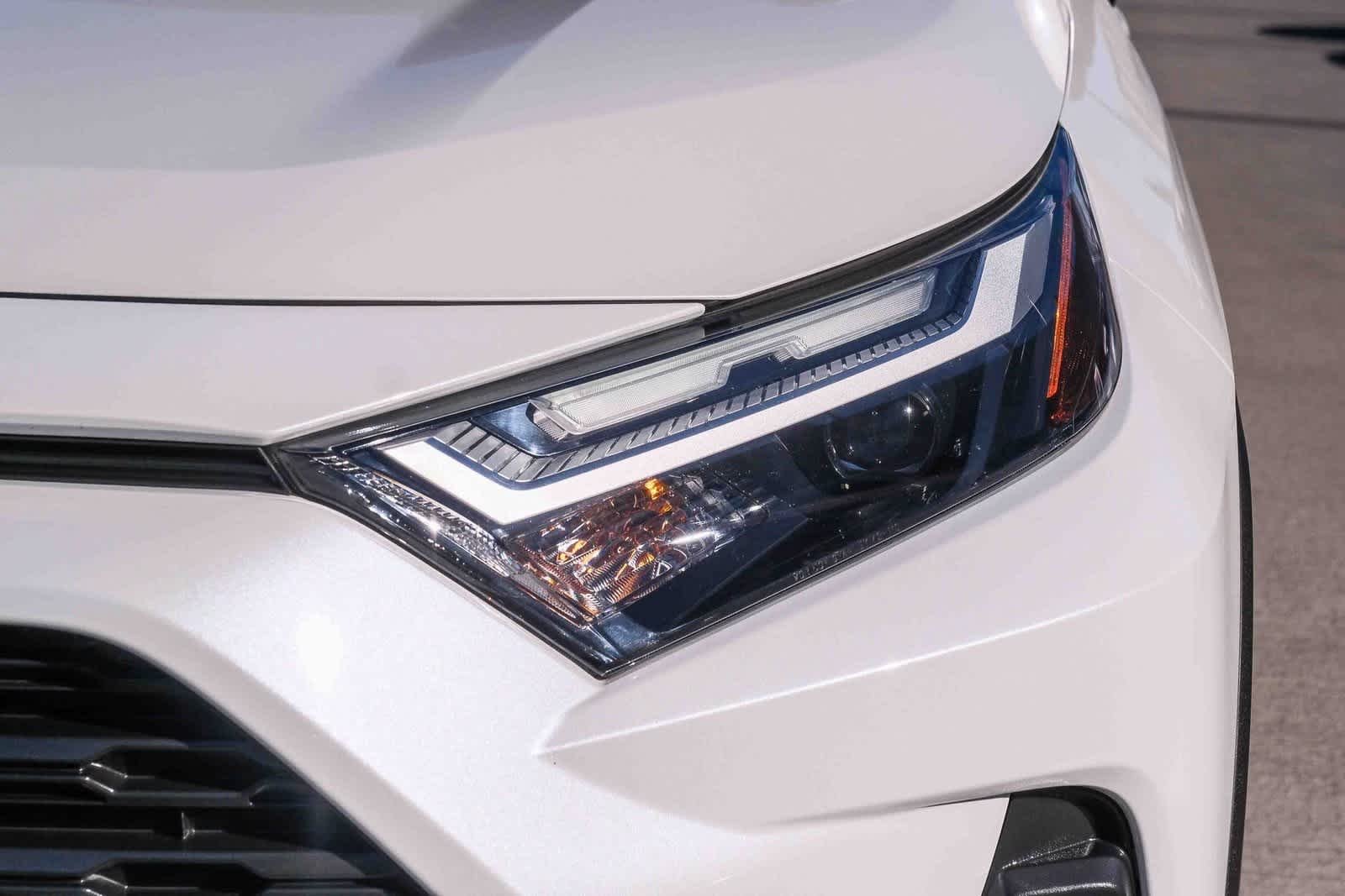 Thumbnail: 2022 Toyota RAV4 - 11