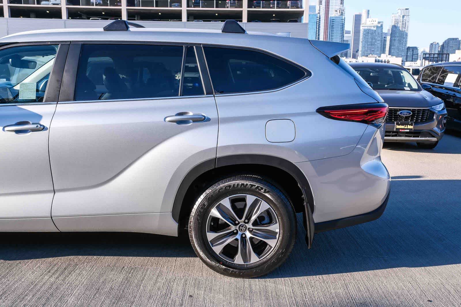 Thumbnail: 2023 Toyota Highlander - 8