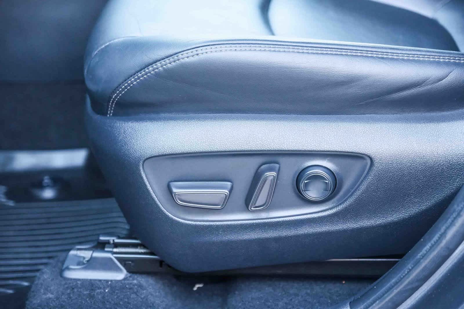 Thumbnail: 2022 Toyota RAV4 - 24