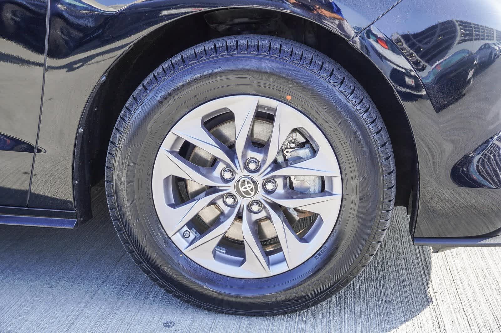 2023 Toyota Sienna XLE 10