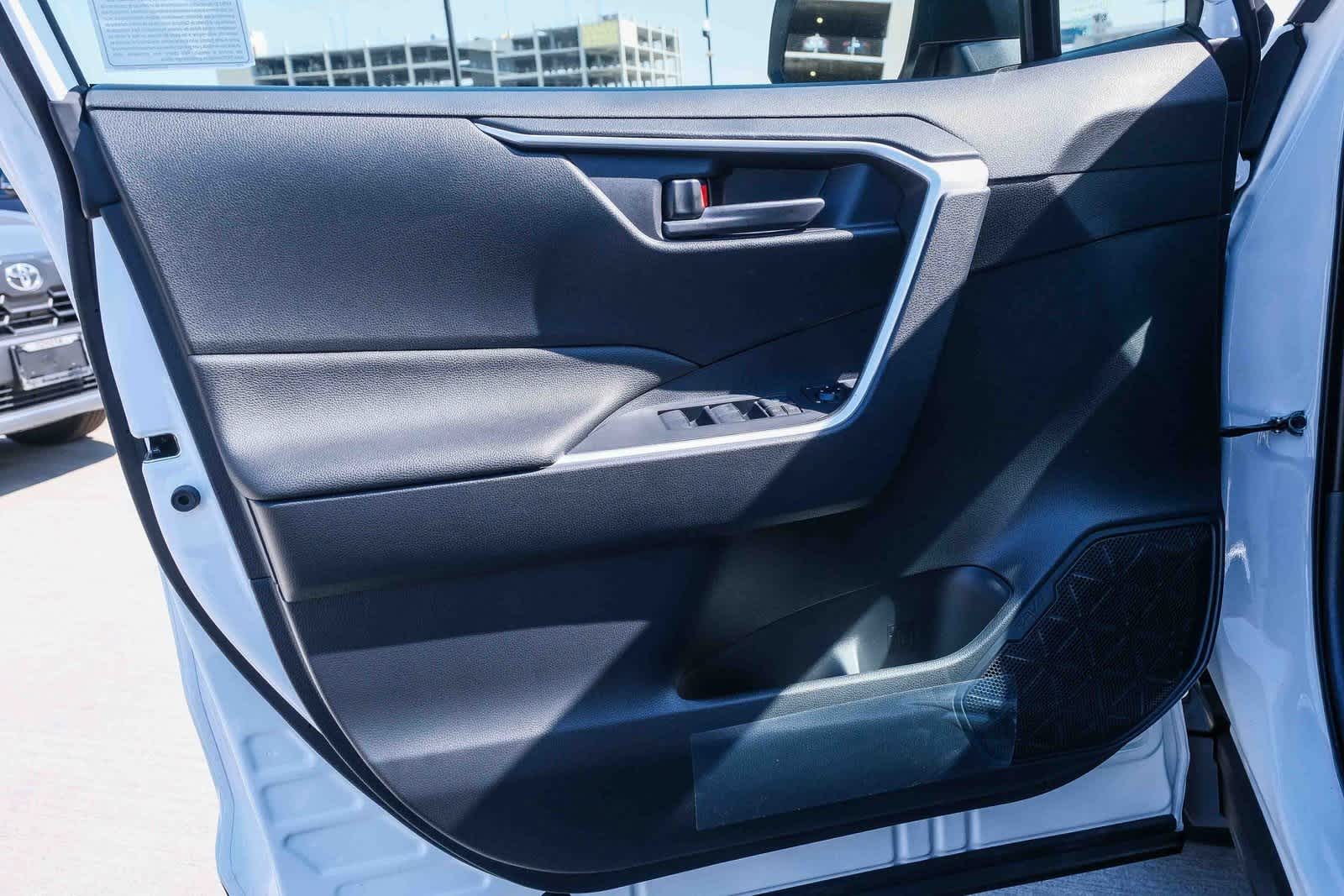 Thumbnail: 2025 Toyota RAV4 - 23