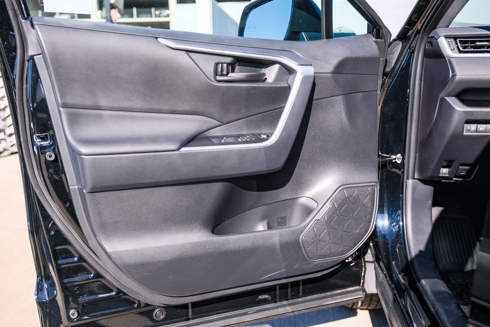 Thumbnail: 2025 Toyota RAV4 - 23