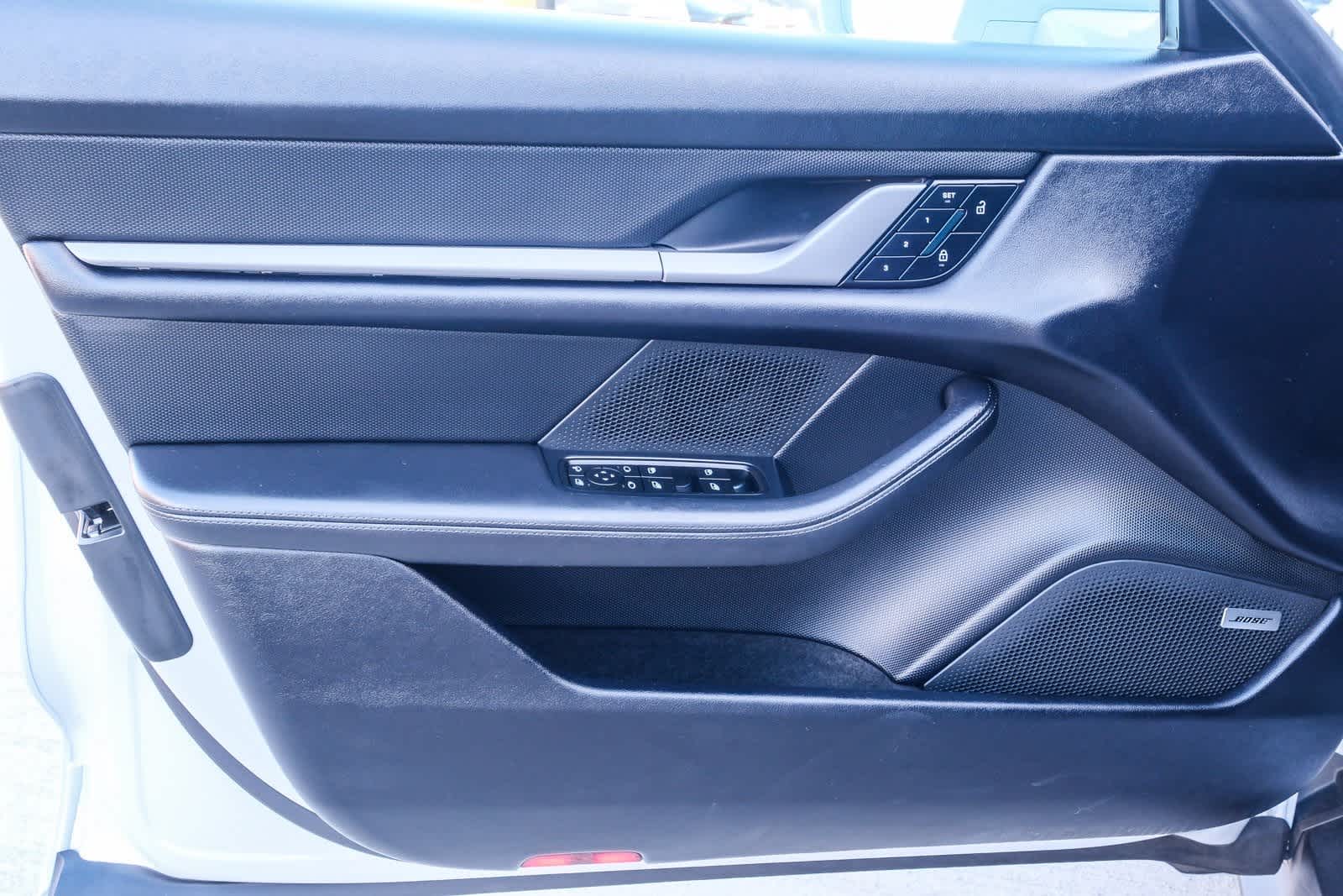 Thumbnail: 2025 Porsche Taycan - 22