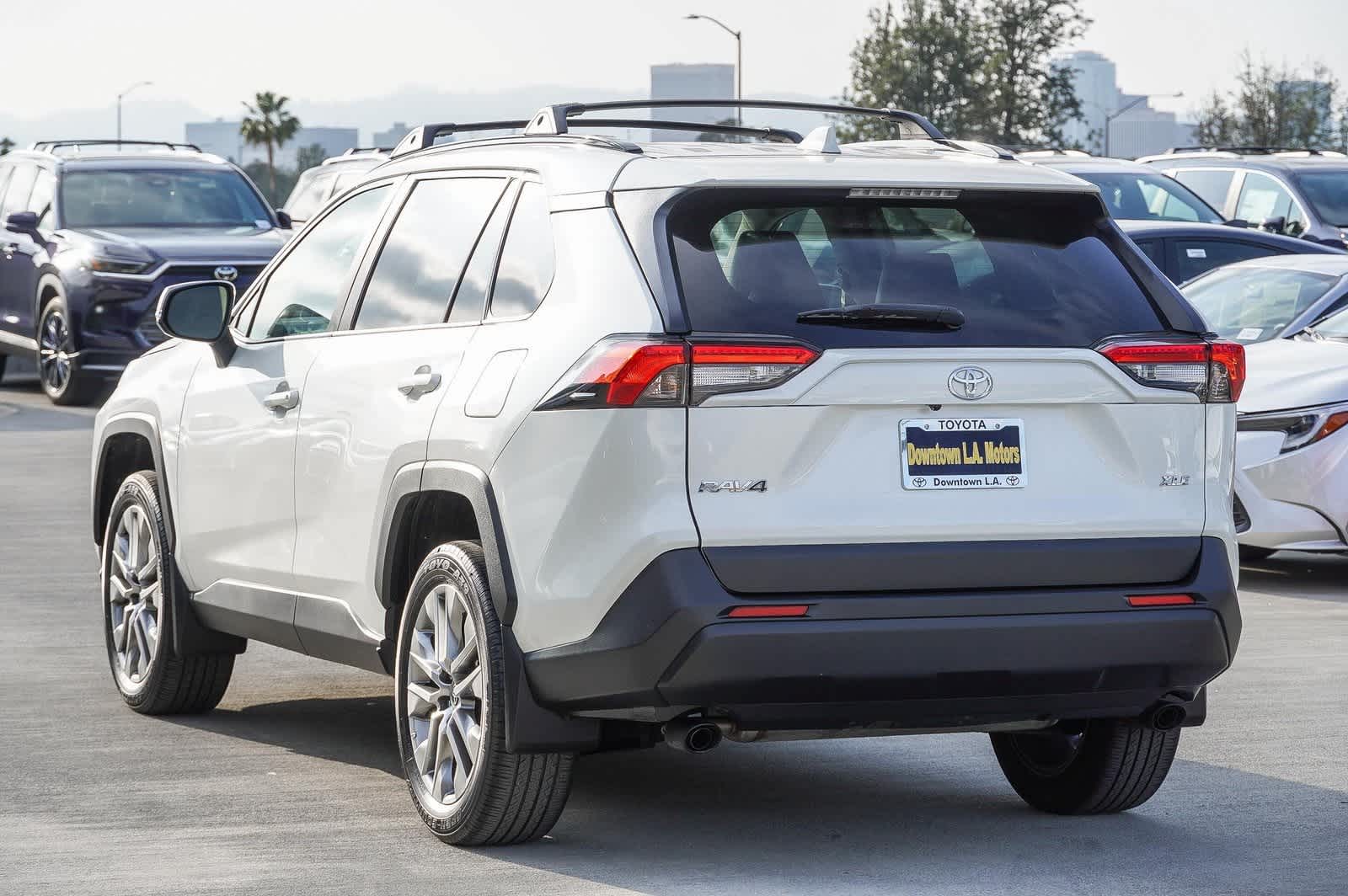 2022 Toyota RAV4 XLE Premium 6