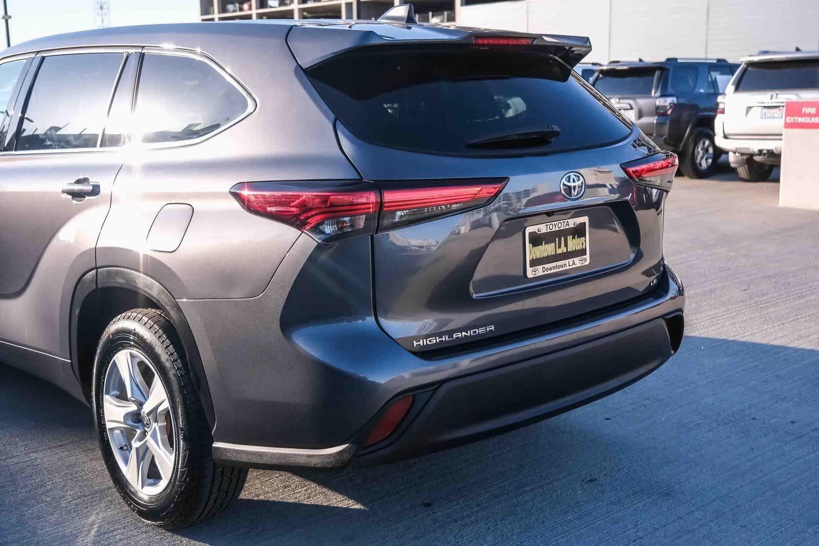 Thumbnail: 2022 Toyota Highlander - 8
