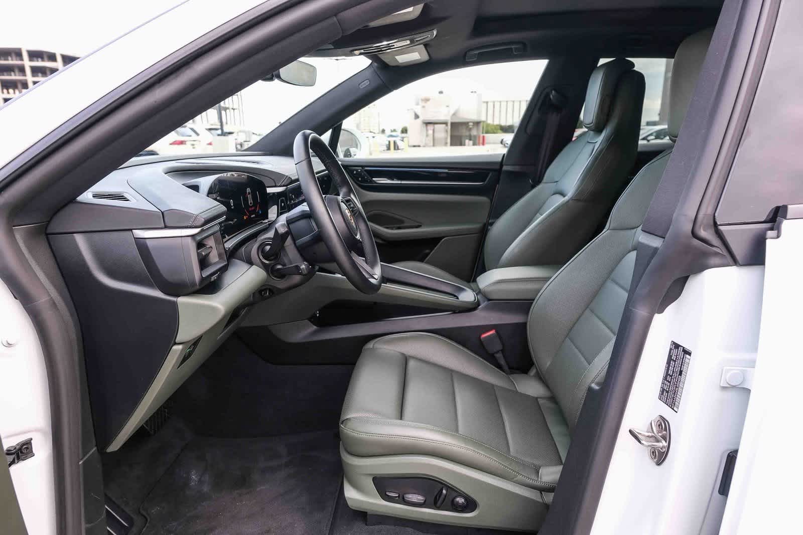 Thumbnail: 2024 Porsche Macan - 18