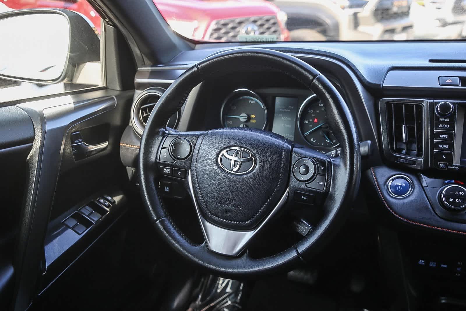 Thumbnail: 2018 Toyota RAV4 - 16