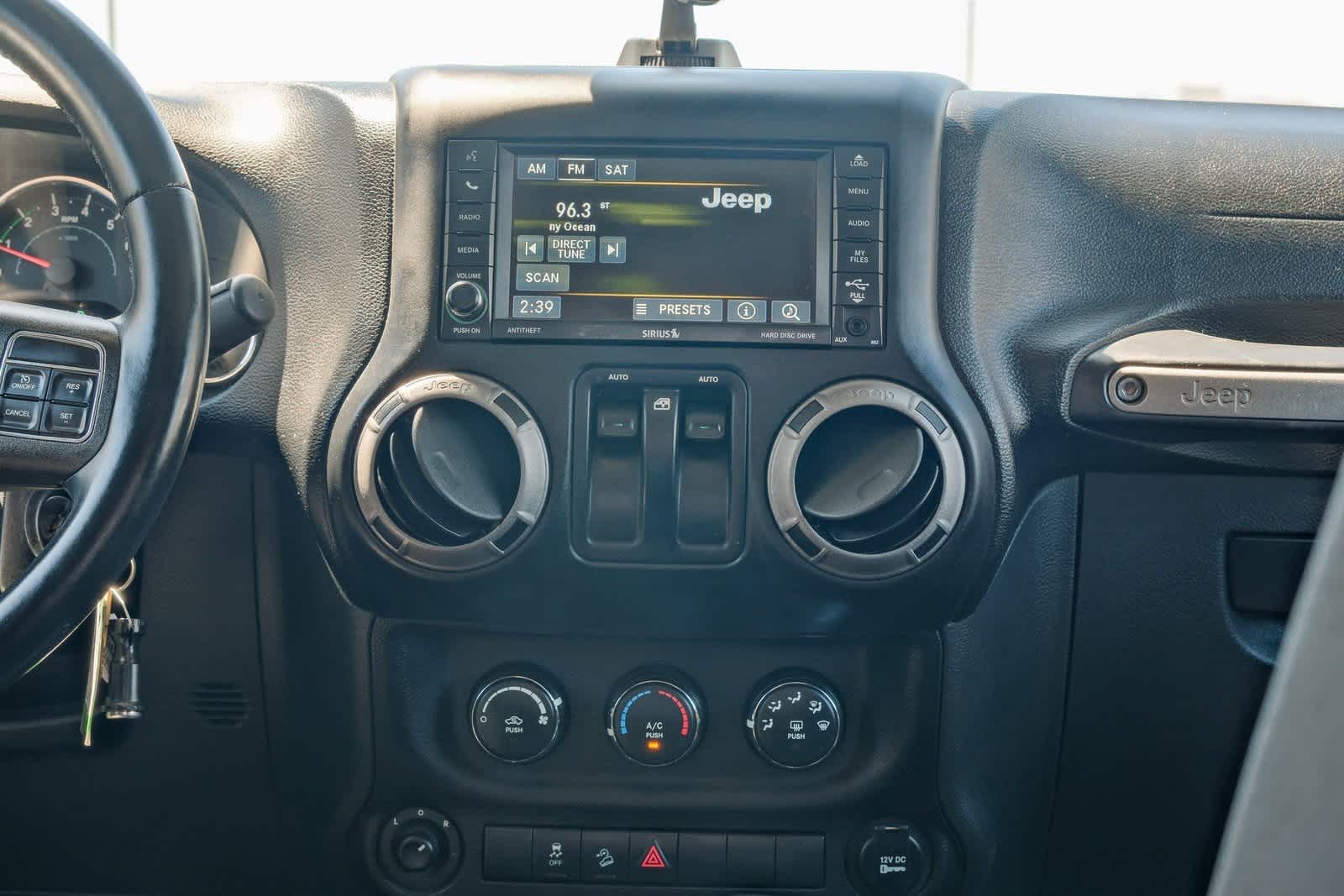 Thumbnail: 2015 Jeep Wrangler - 14