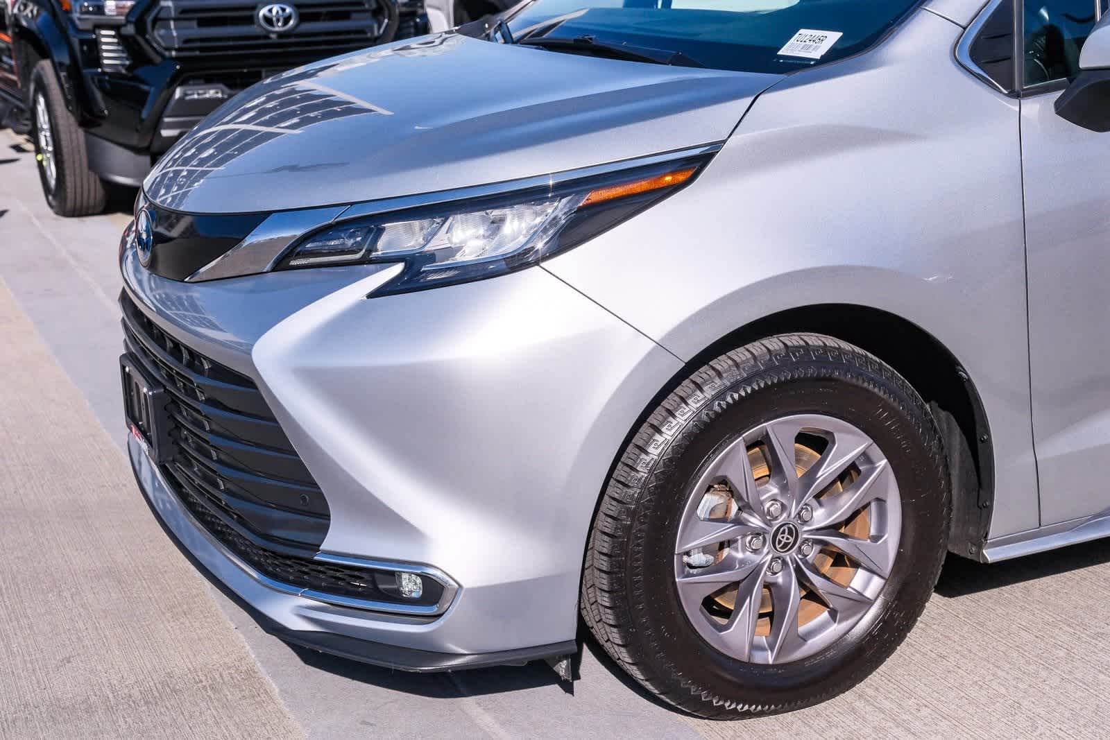 Thumbnail: 2022 Toyota Sienna - 12