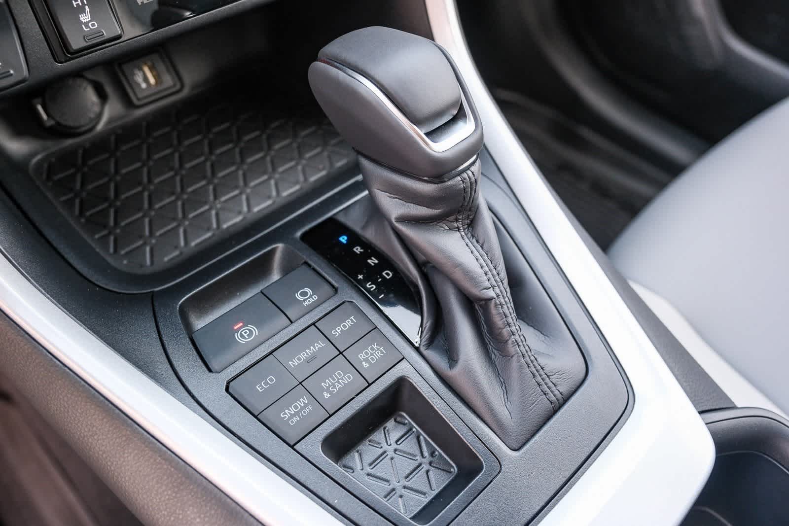 Thumbnail: 2025 Toyota RAV4 - 21