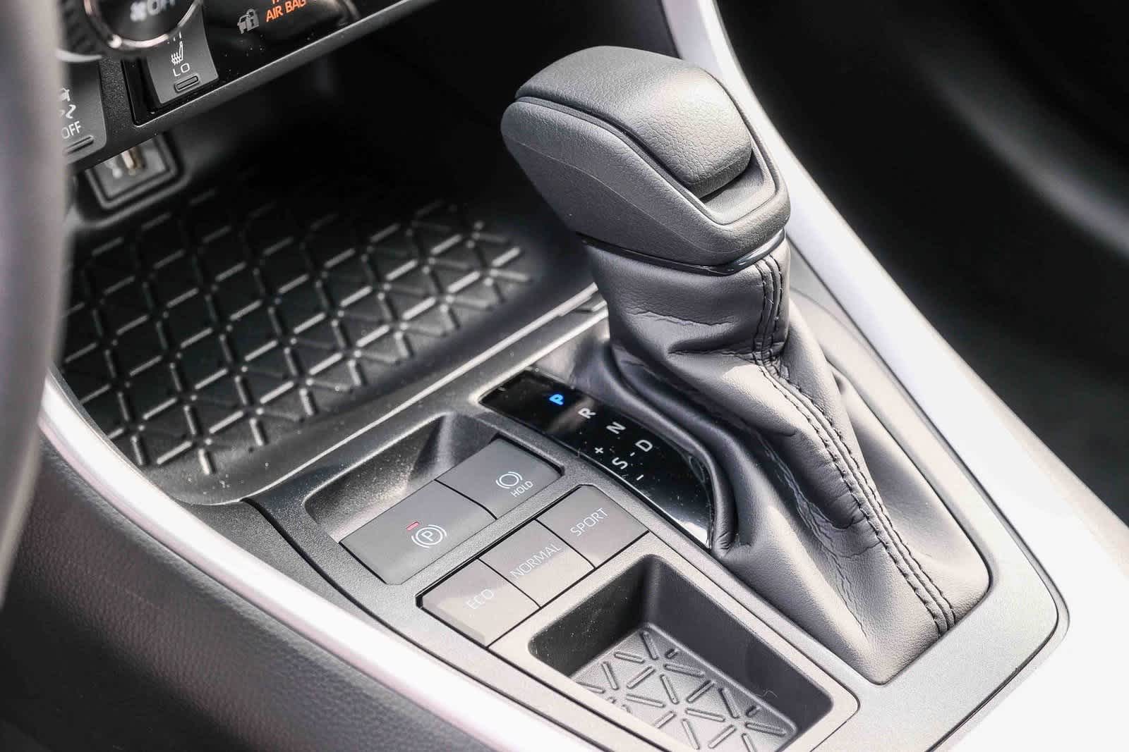 Thumbnail: 2025 Toyota RAV4 - 21