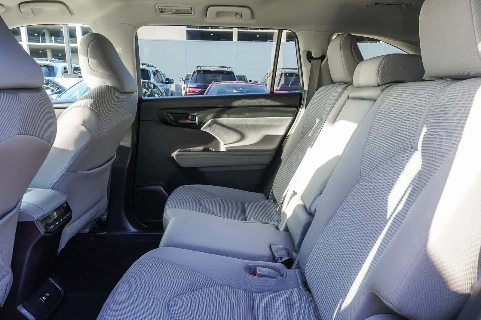 Thumbnail: 2021 Toyota Highlander - 17
