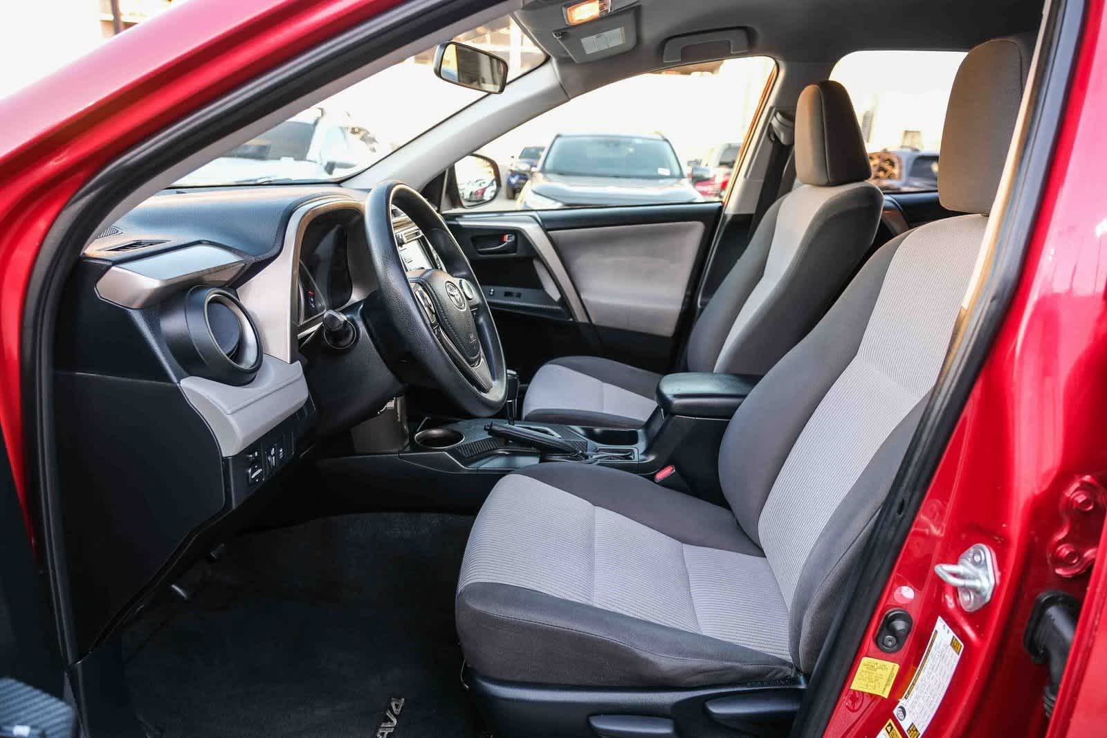 Thumbnail: 2015 Toyota RAV4 - 18