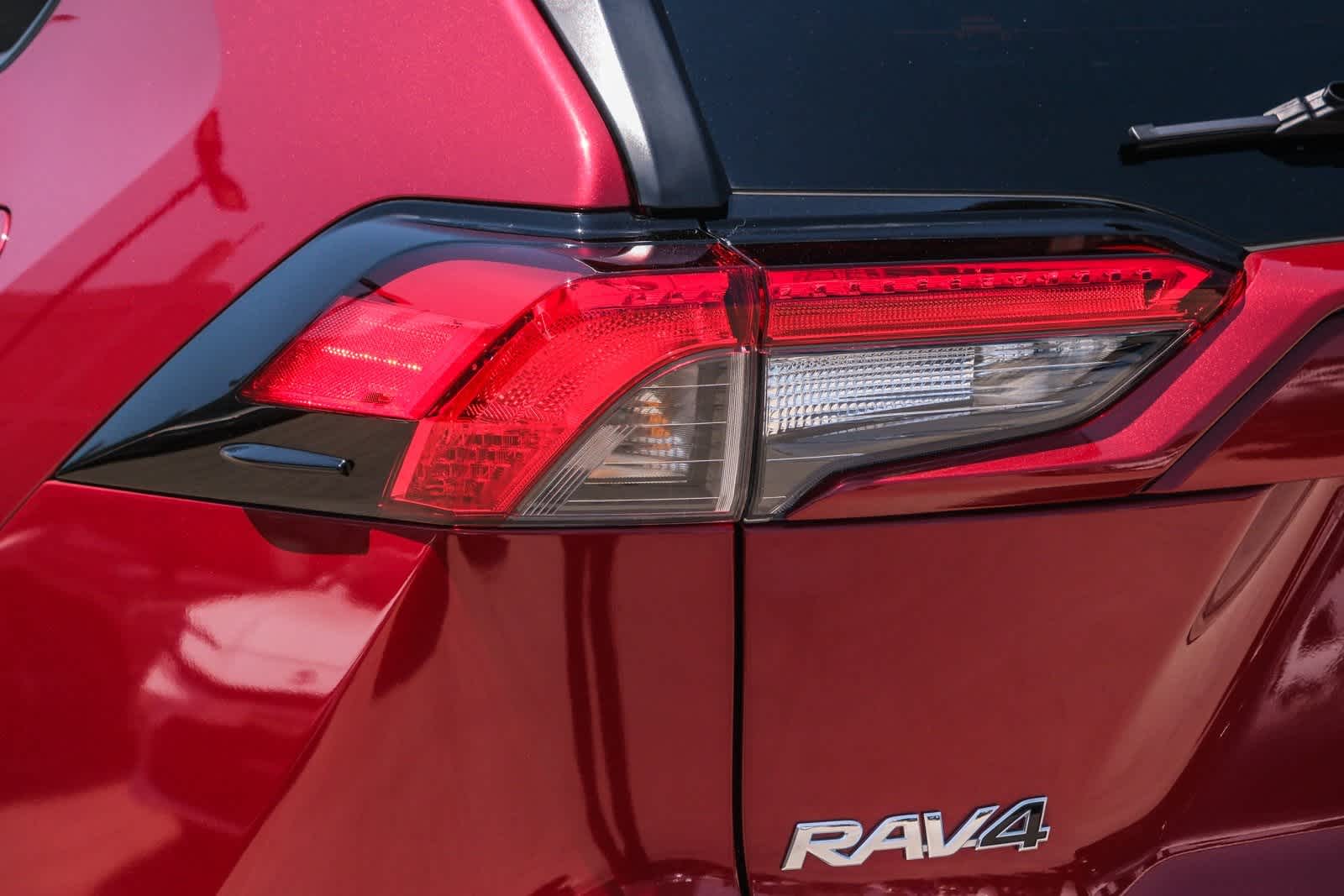 Thumbnail: 2021 Toyota RAV4 - 7