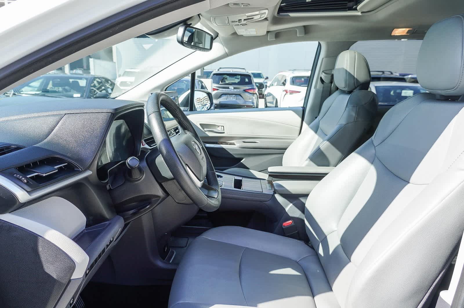 2023 Toyota Sienna XLE 21