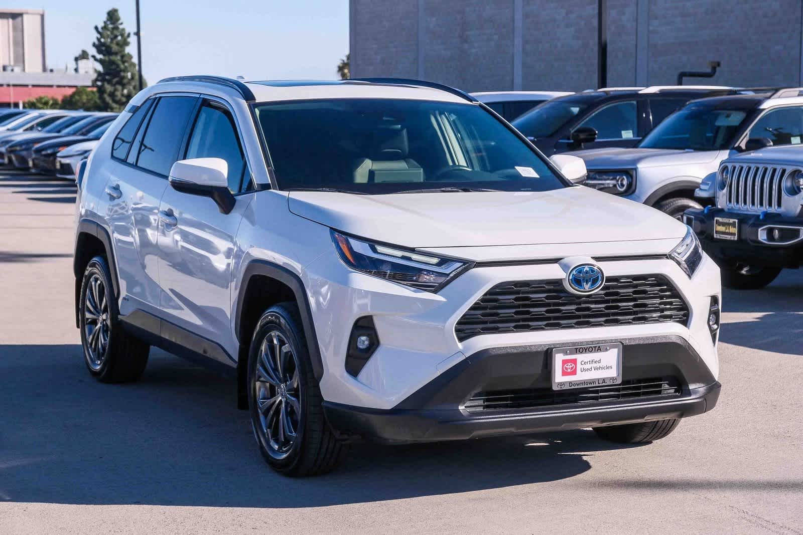 Thumbnail: 2022 Toyota RAV4 - 3