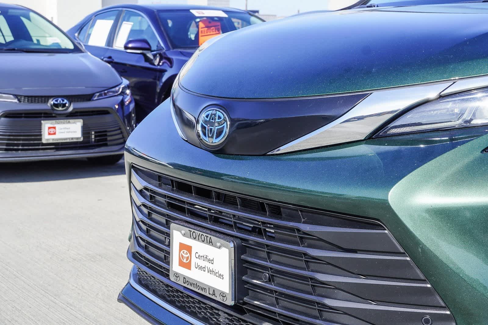 2023 Toyota Sienna XLE 12