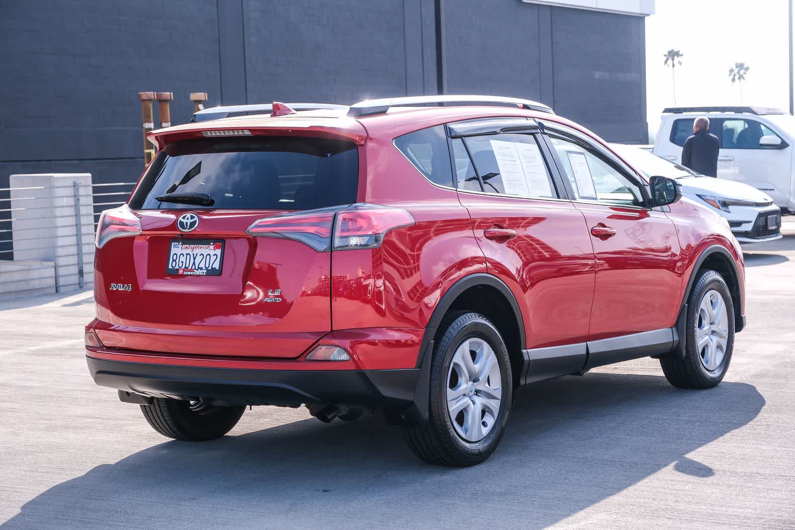 Thumbnail: 2016 Toyota RAV4 - 4