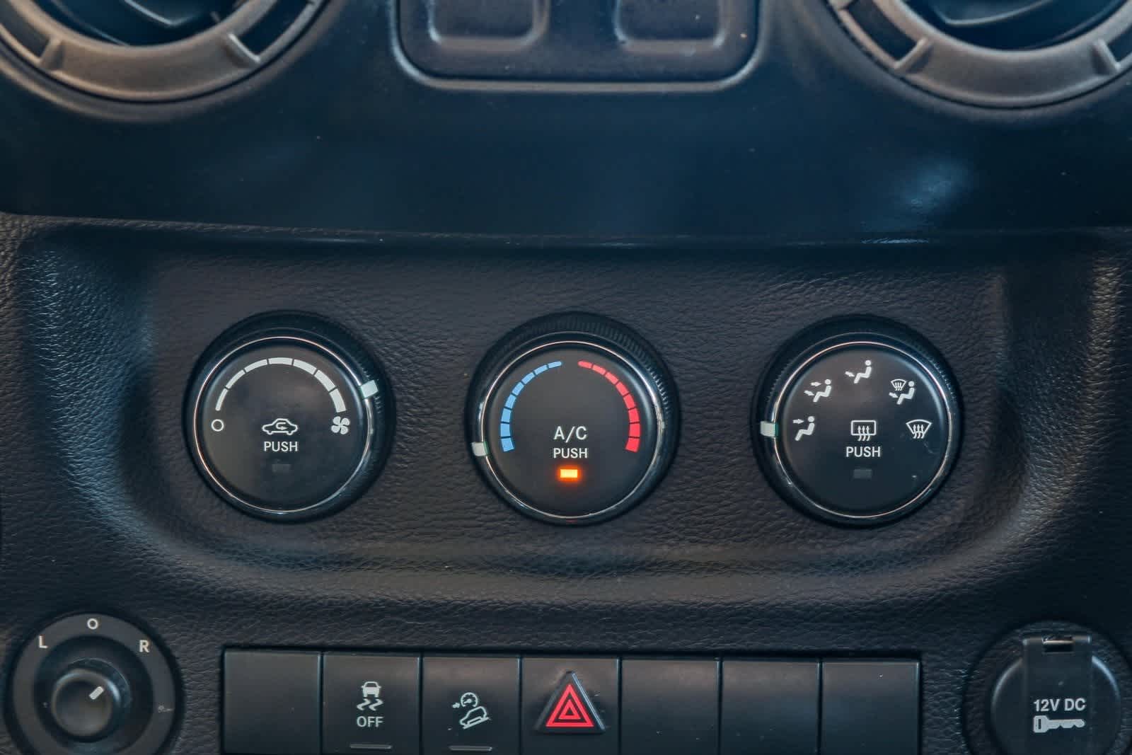 Thumbnail: 2015 Jeep Wrangler - 16