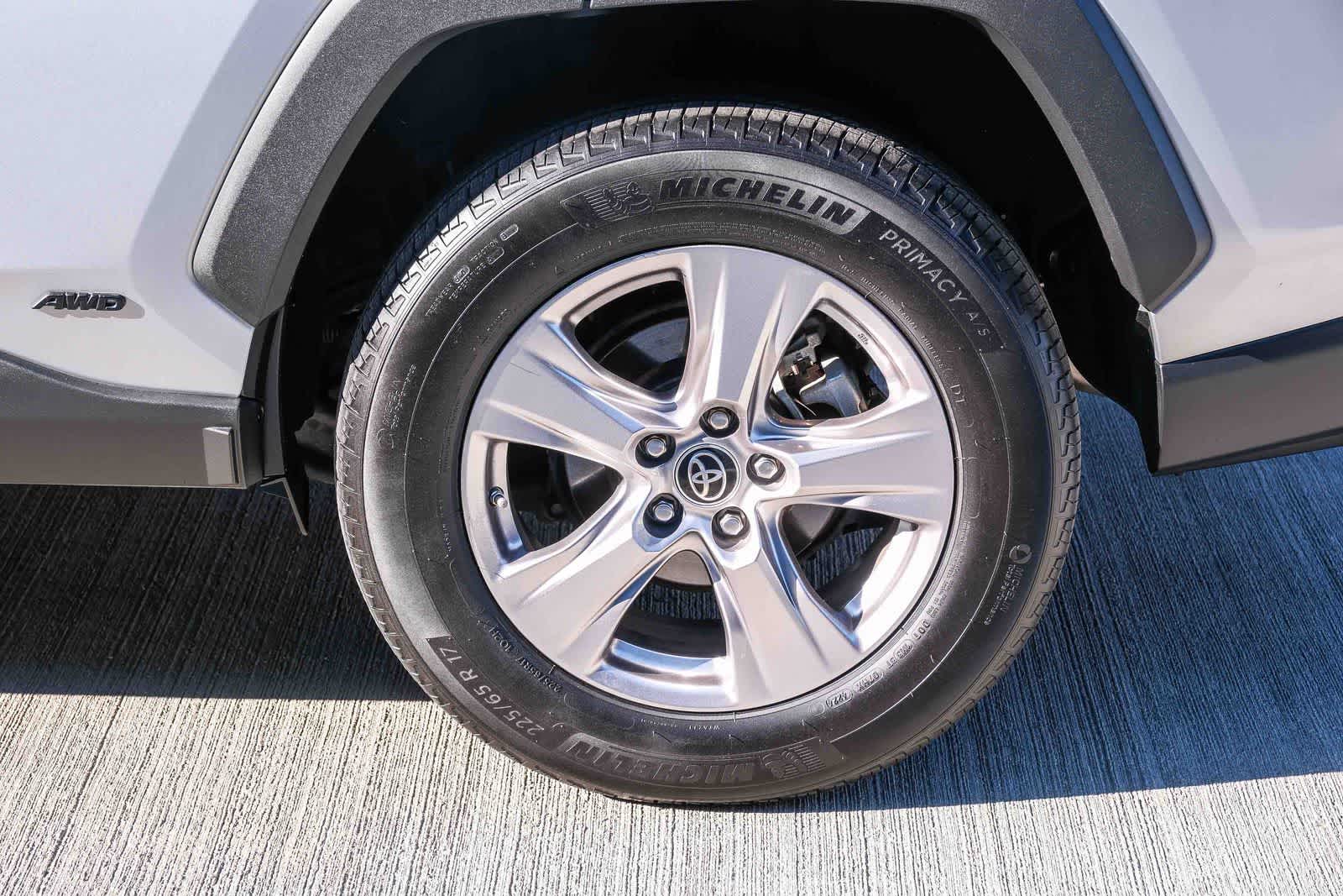 Thumbnail: 2022 Toyota RAV4 - 9