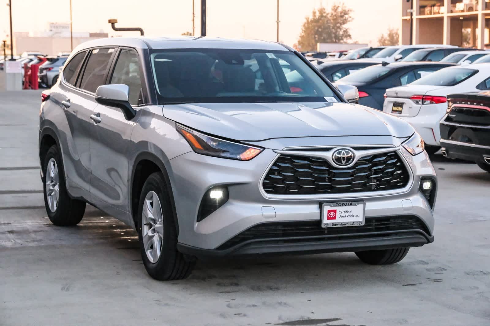 Thumbnail: 2024 Toyota Highlander - 3