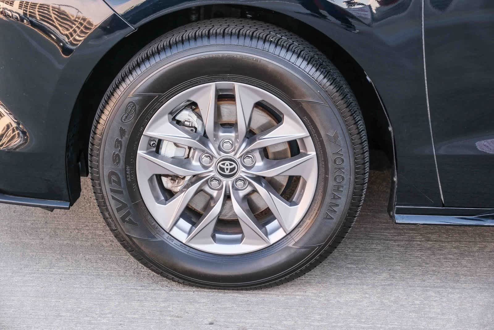 Thumbnail: 2024 Toyota Sienna - 9