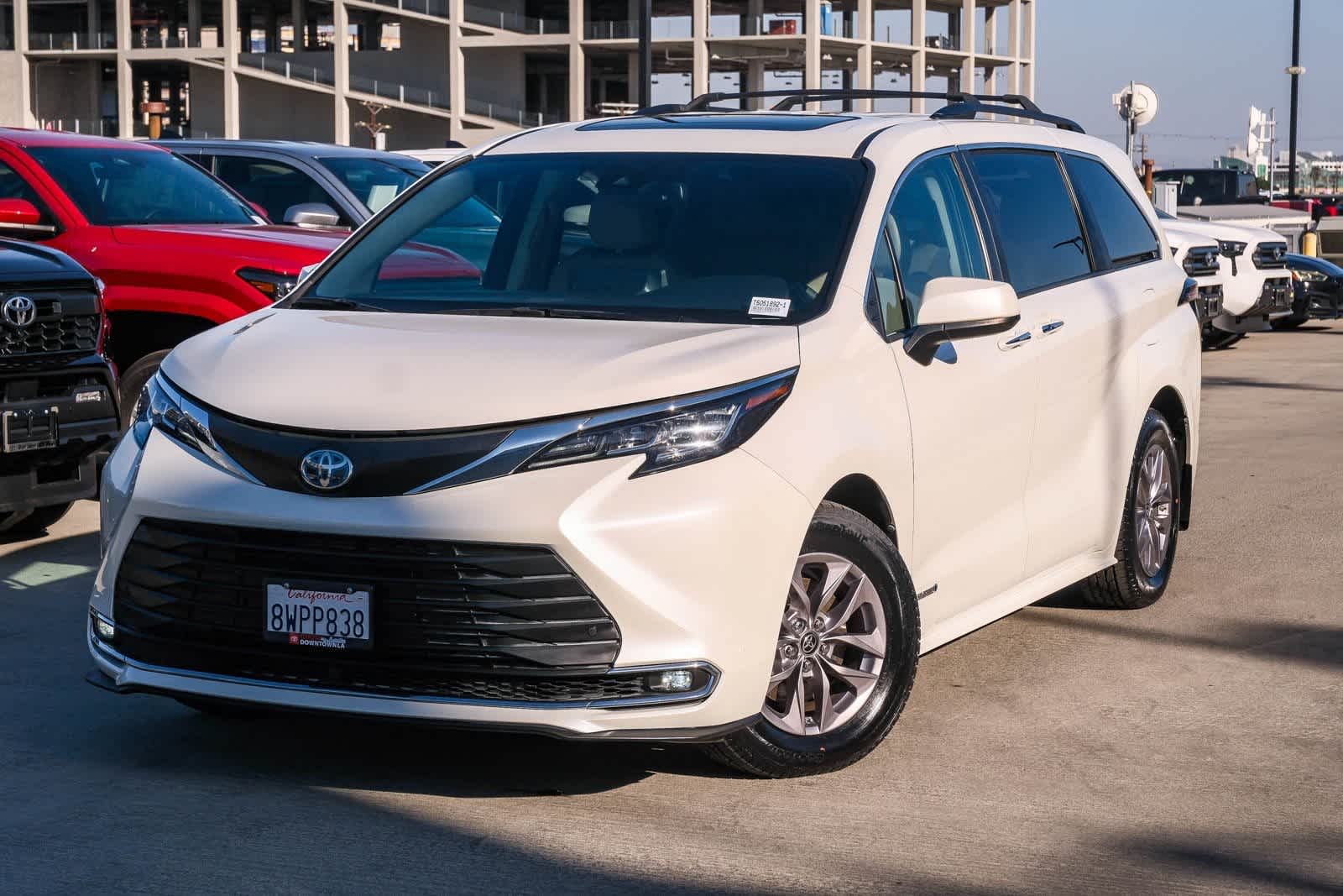 Thumbnail: 2021 Toyota Sienna - 1