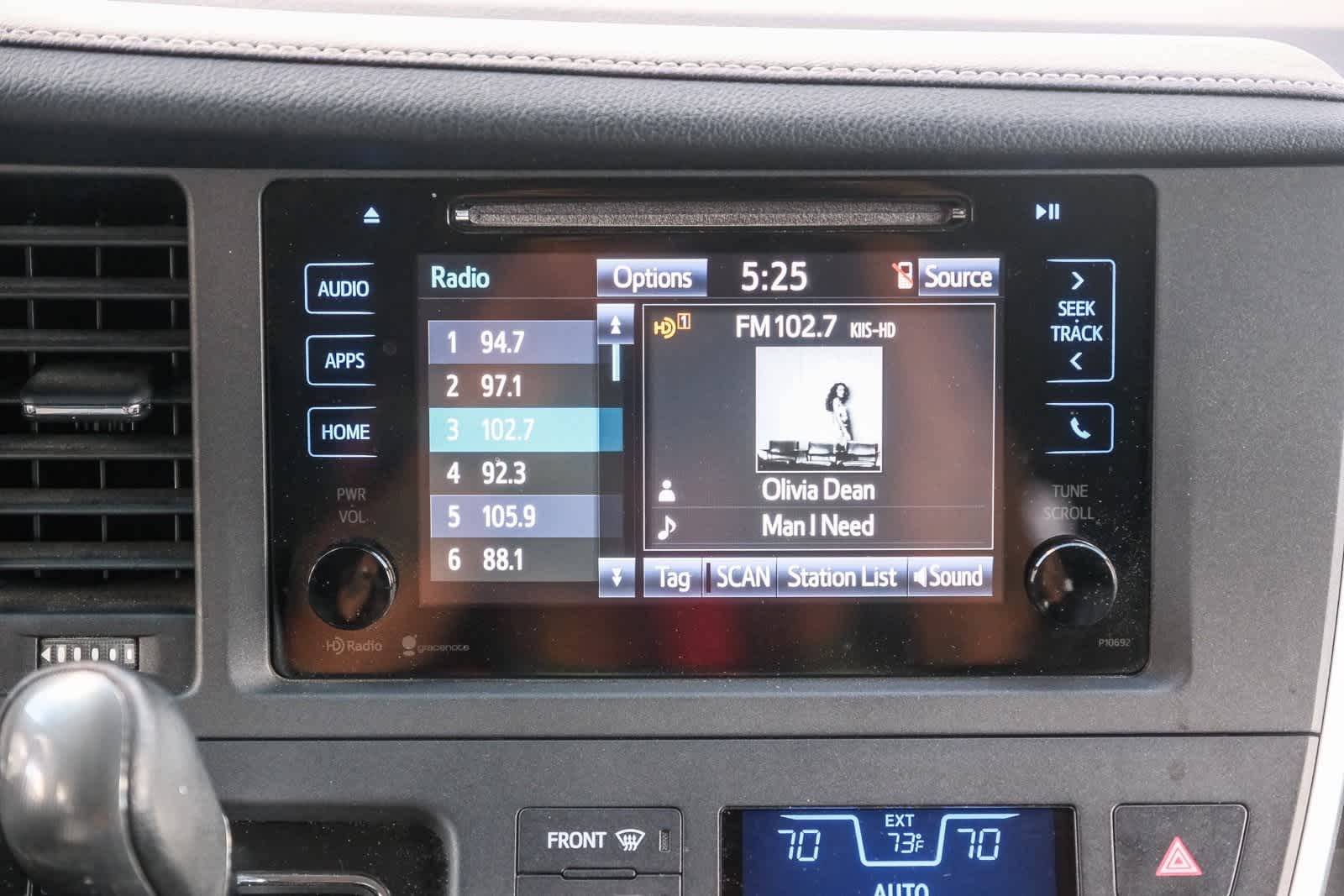 Thumbnail: 2015 Toyota Sienna - 16