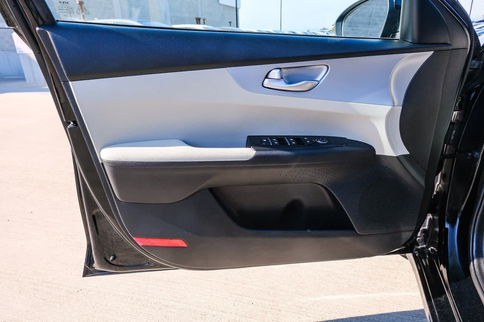 Thumbnail: 2023 Kia Forte - 23