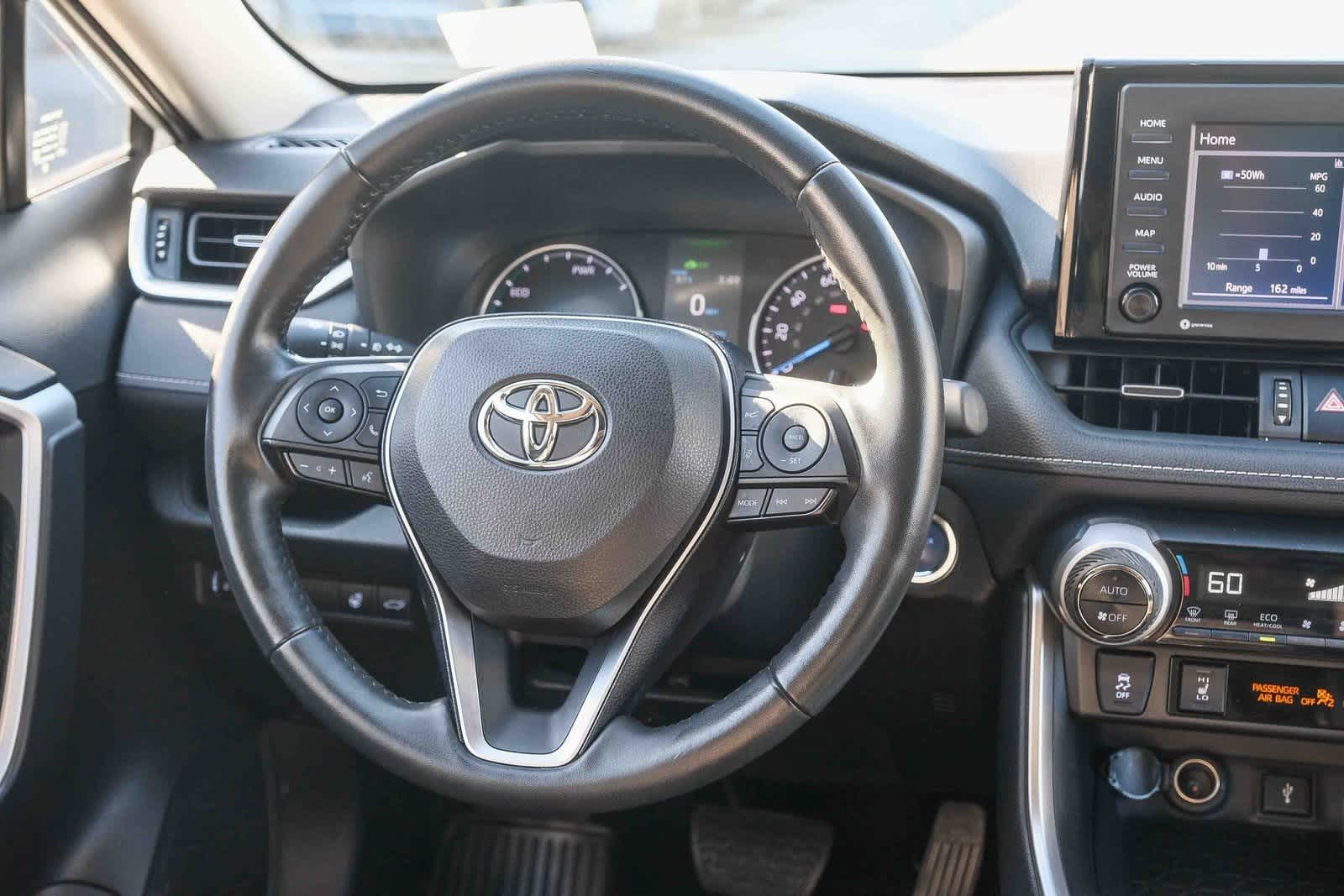 Thumbnail: 2022 Toyota RAV4 - 17
