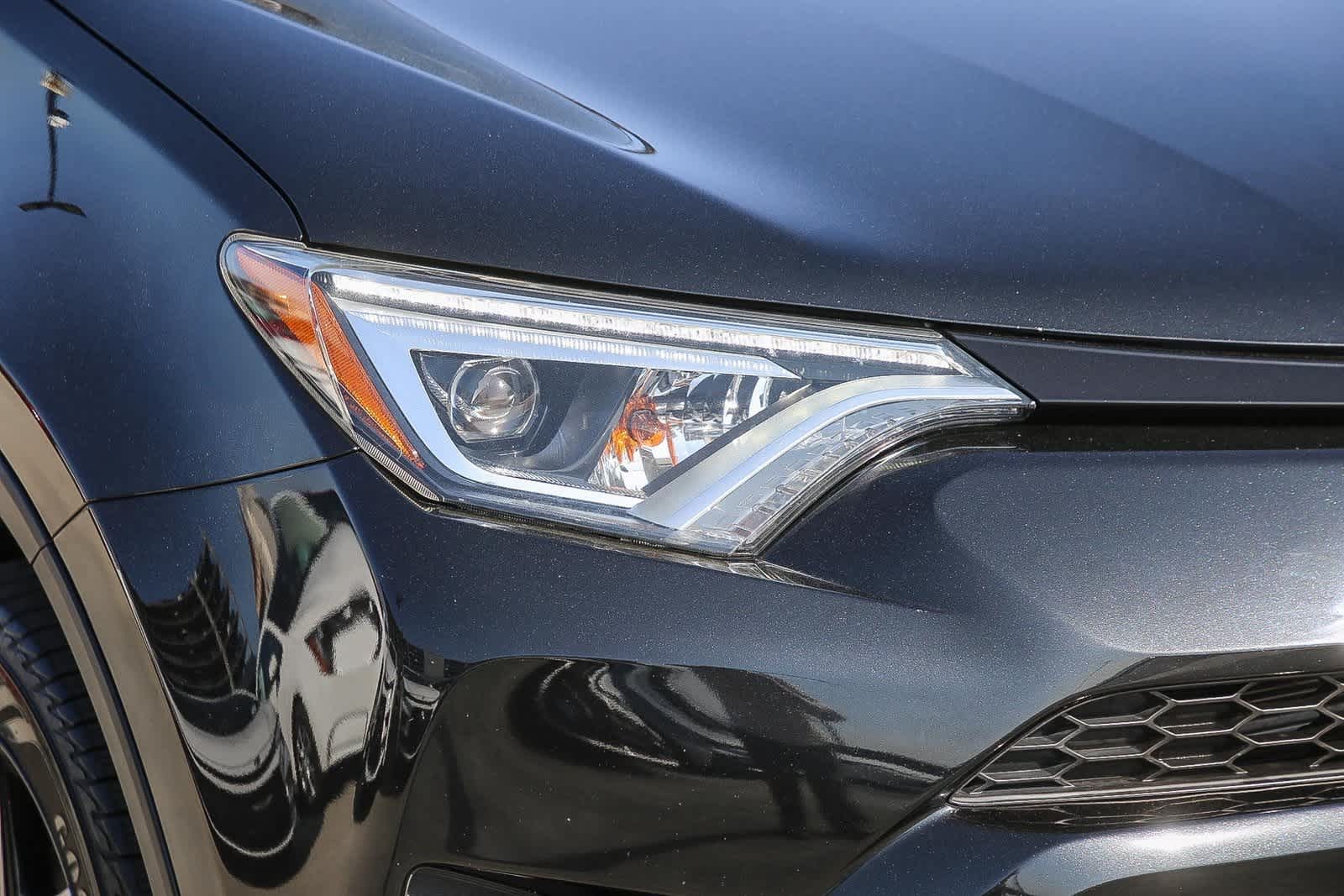 Thumbnail: 2018 Toyota RAV4 - 4