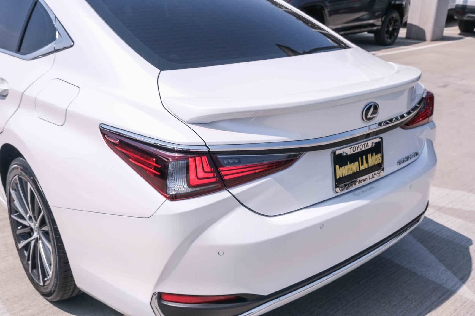Thumbnail: 2025 Lexus ES - 8