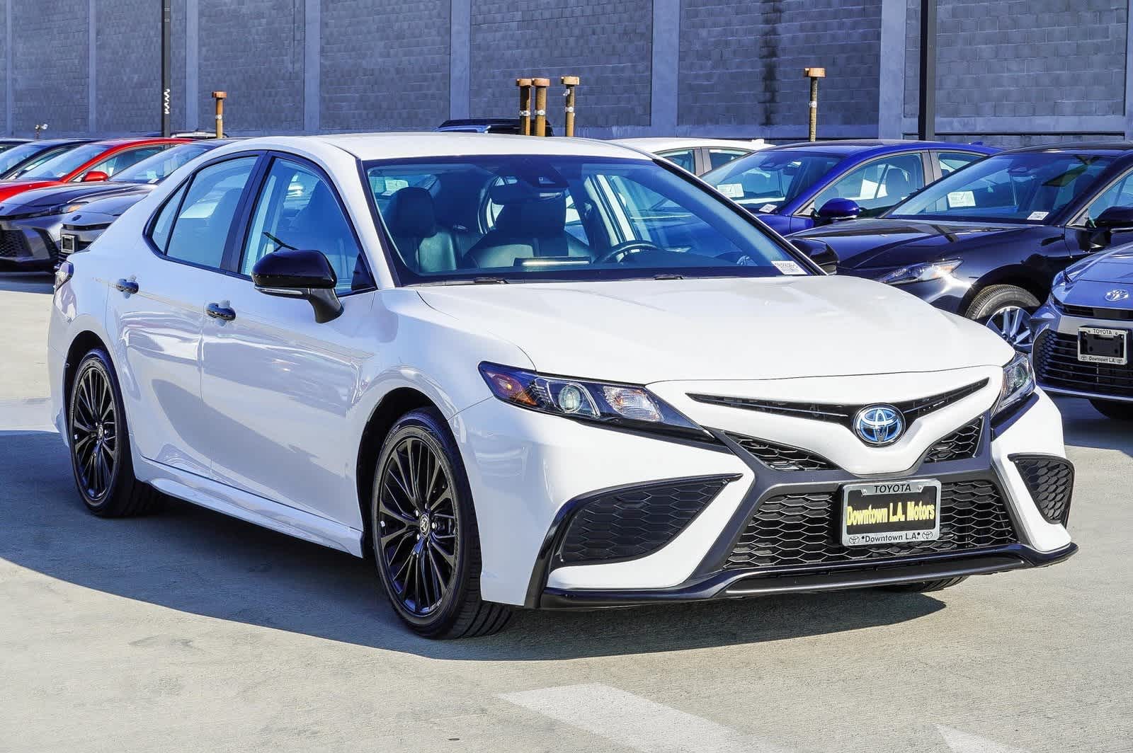 2022 Toyota Camry SE 3