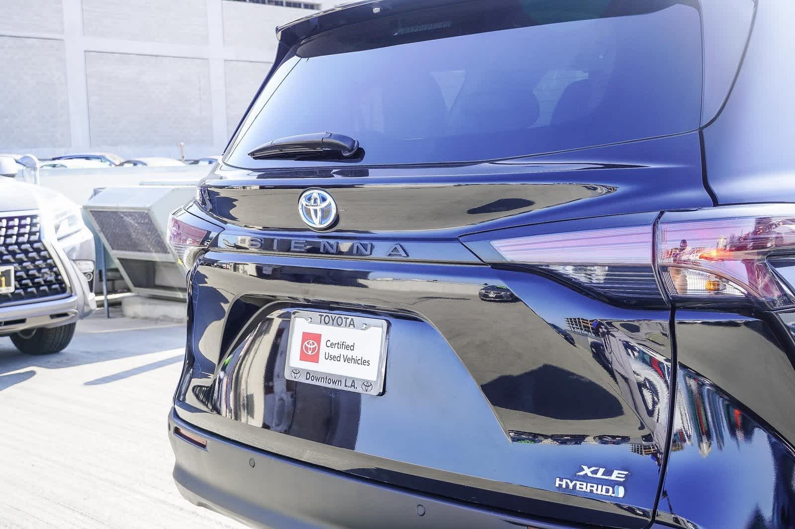 2023 Toyota Sienna XLE 8