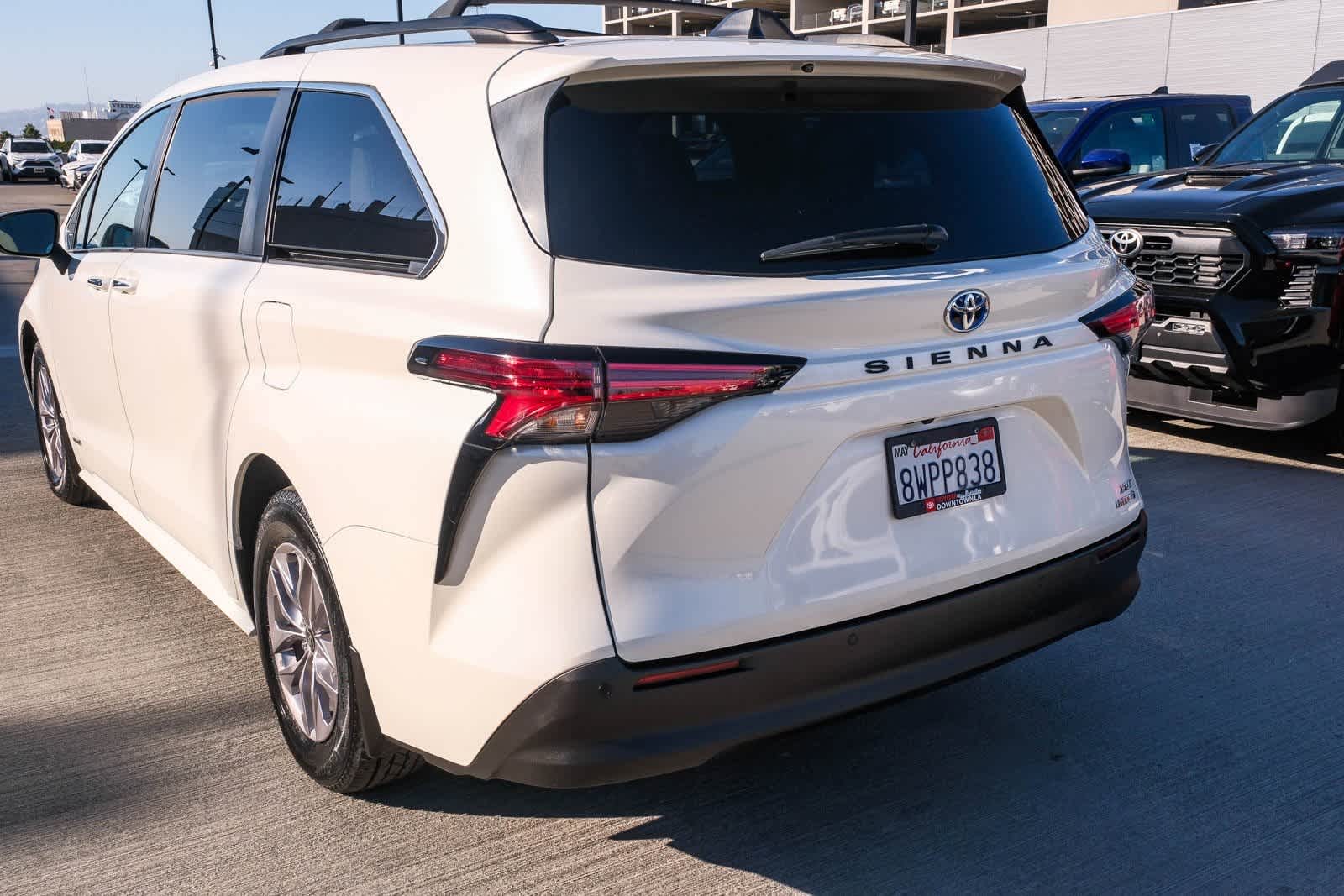 Thumbnail: 2021 Toyota Sienna - 8