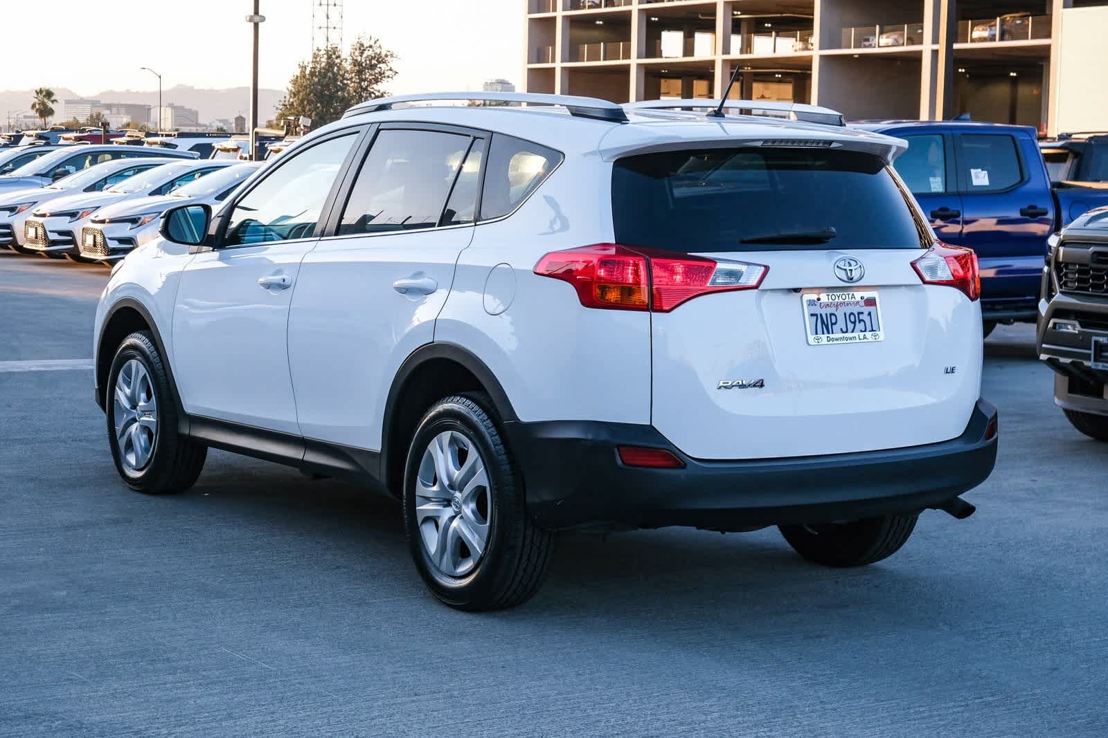 Thumbnail: 2015 Toyota RAV4 - 6