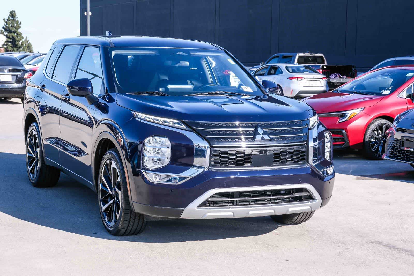 Thumbnail: 2024 Mitsubishi Outlander - 3