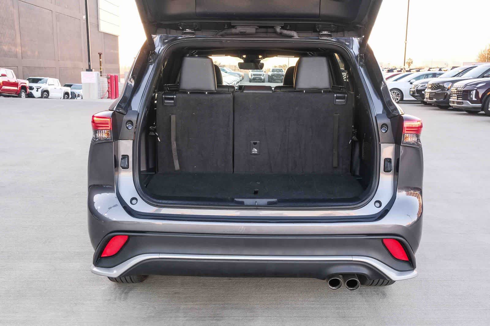 Thumbnail: 2025 Toyota Highlander - 25
