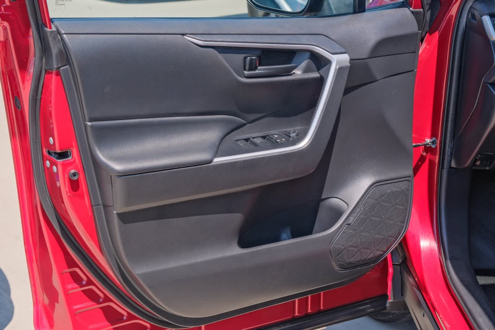 Thumbnail: 2021 Toyota RAV4 - 20