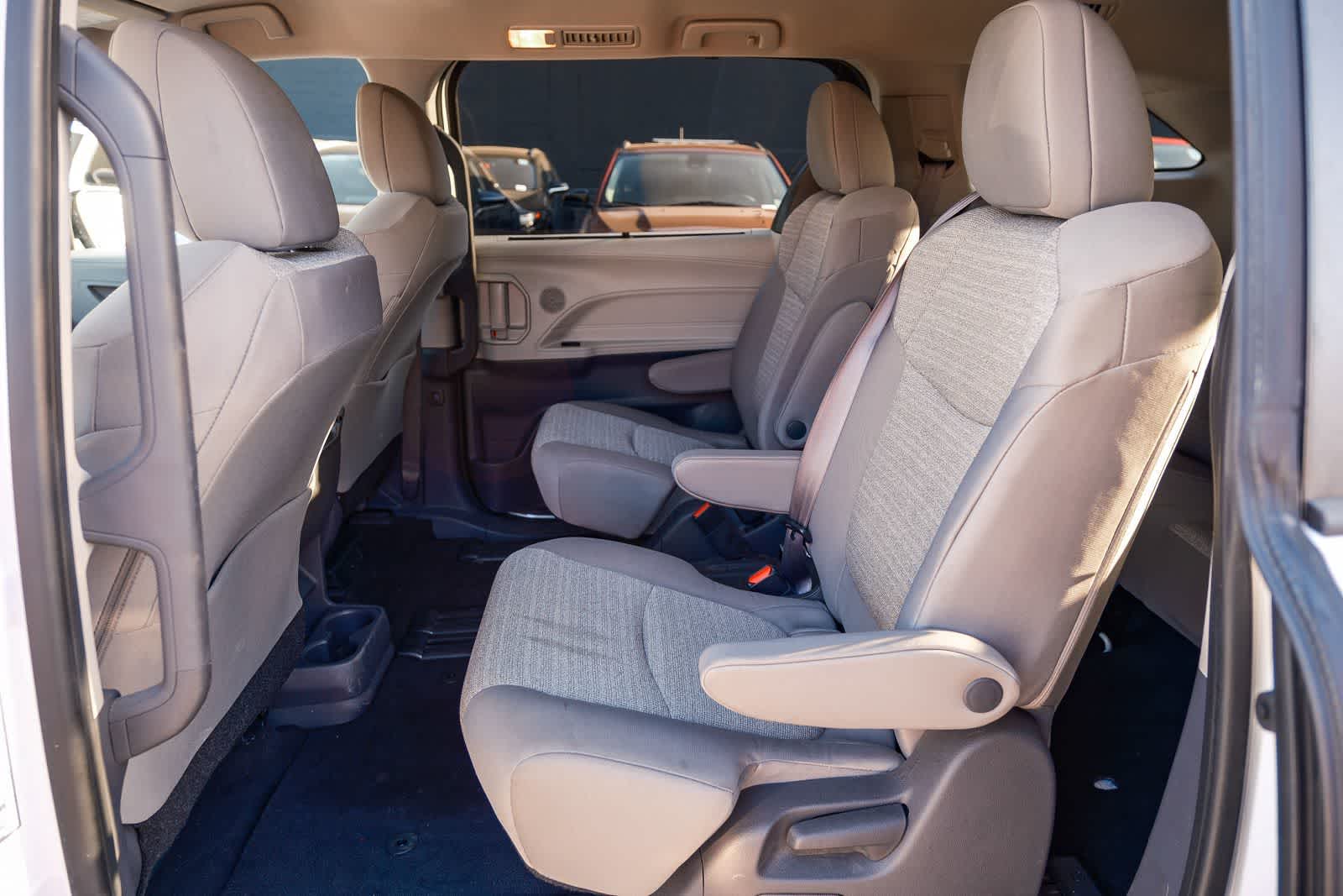 Thumbnail: 2021 Toyota Sienna - 19