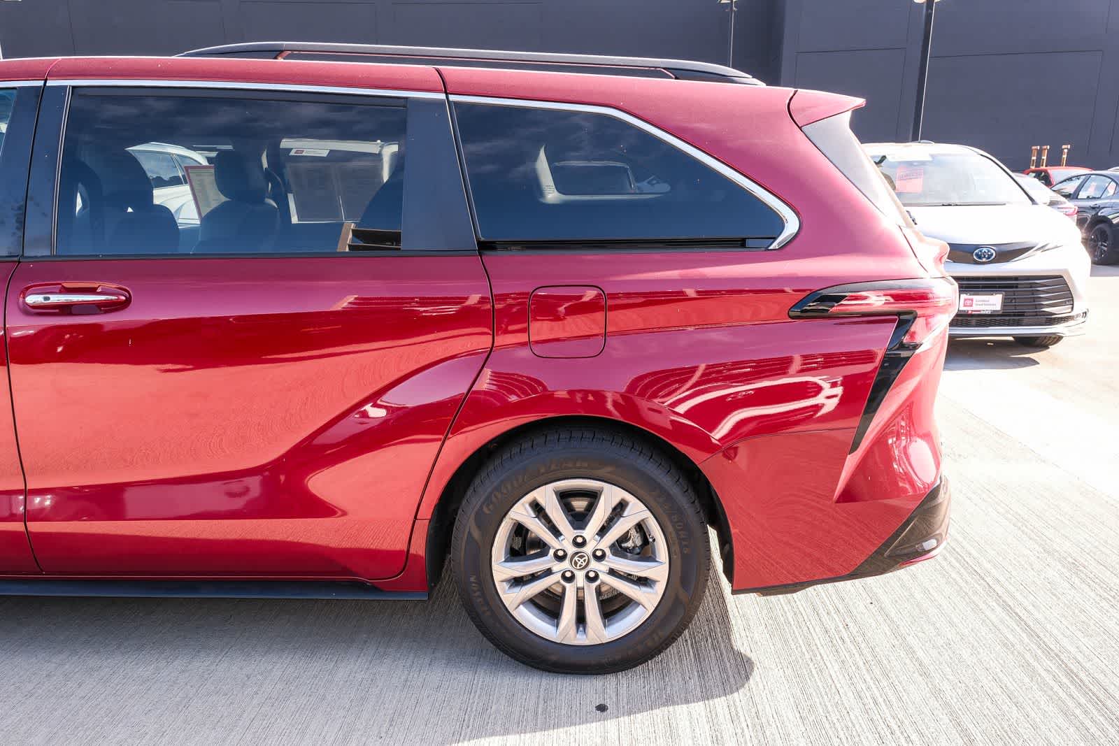Thumbnail: 2021 Toyota Sienna - 8