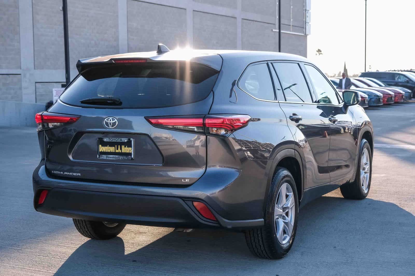 Thumbnail: 2022 Toyota Highlander - 4