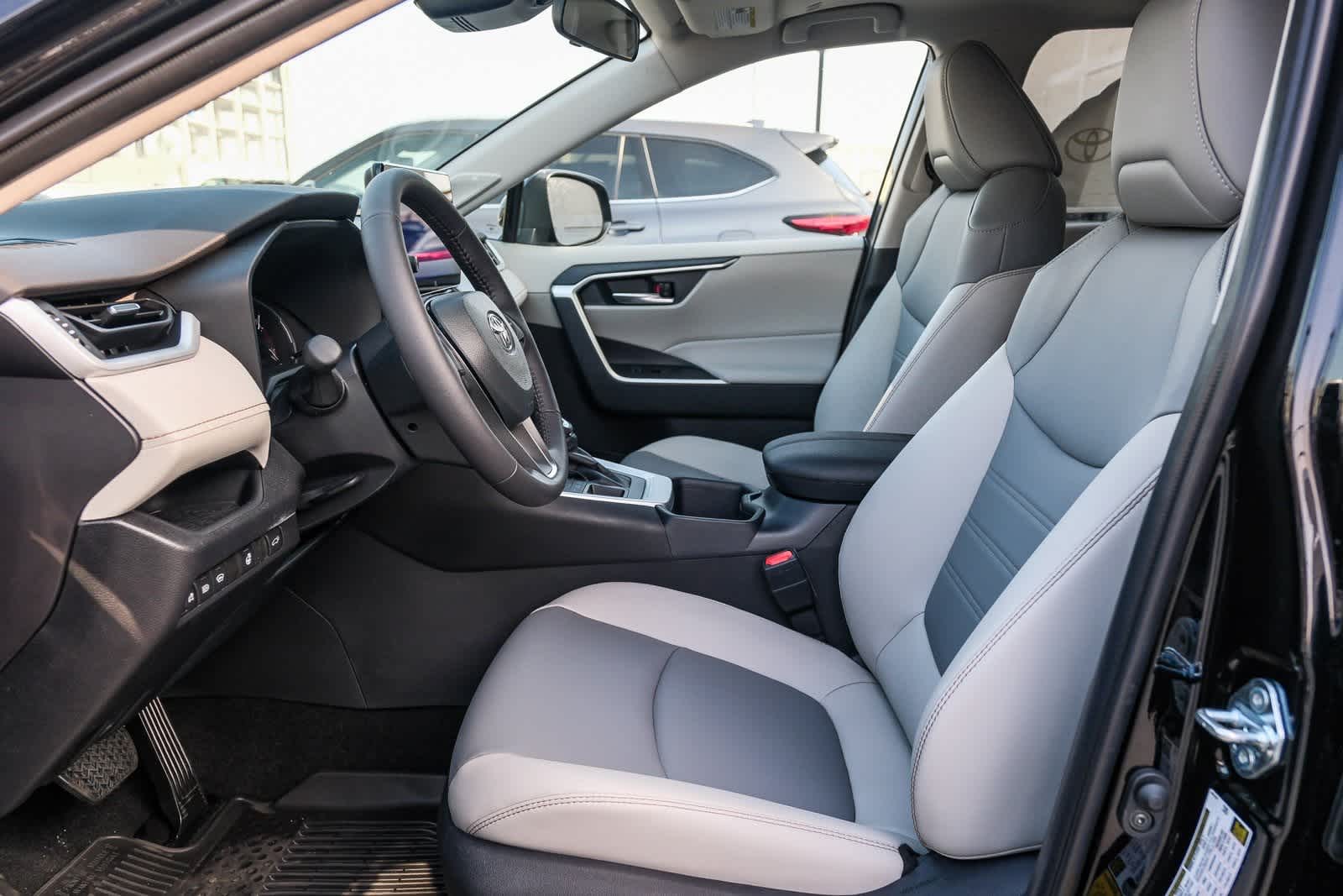 Thumbnail: 2025 Toyota RAV4 - 20