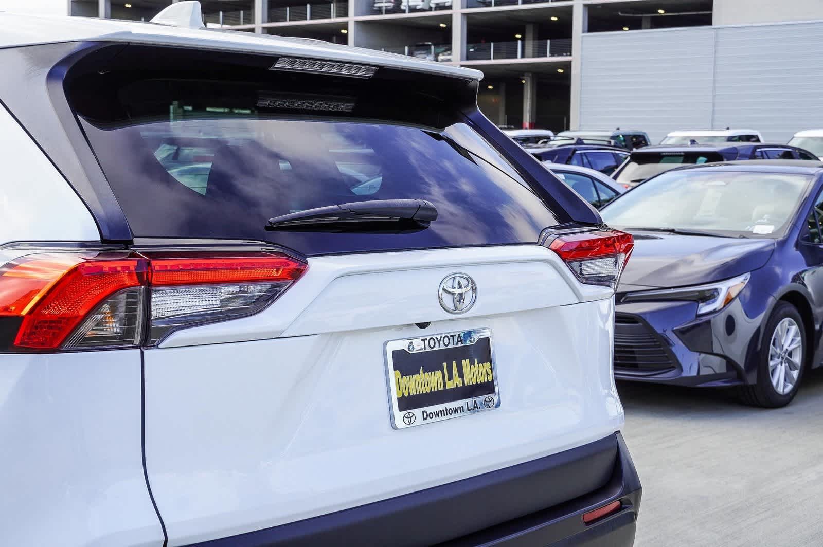 2021 Toyota RAV4 XLE 8